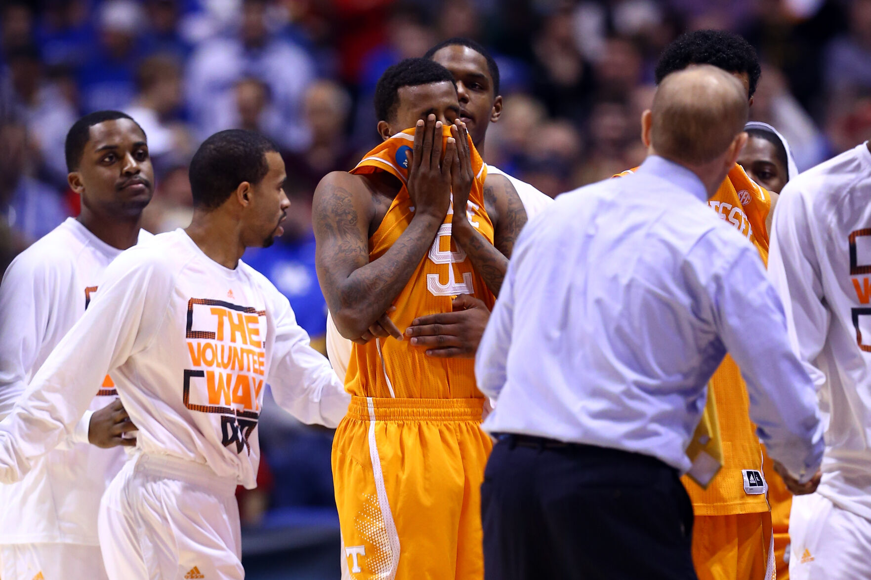 Vols rally falls short